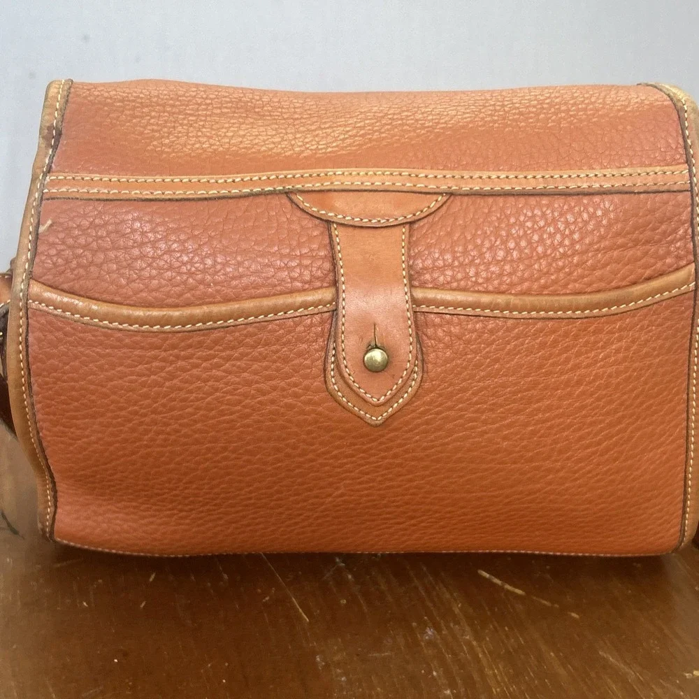 Vintage Dooney Bourke Essex All Weather Saddle Leather Crossbody Bag Purse - Picture 4 of 16